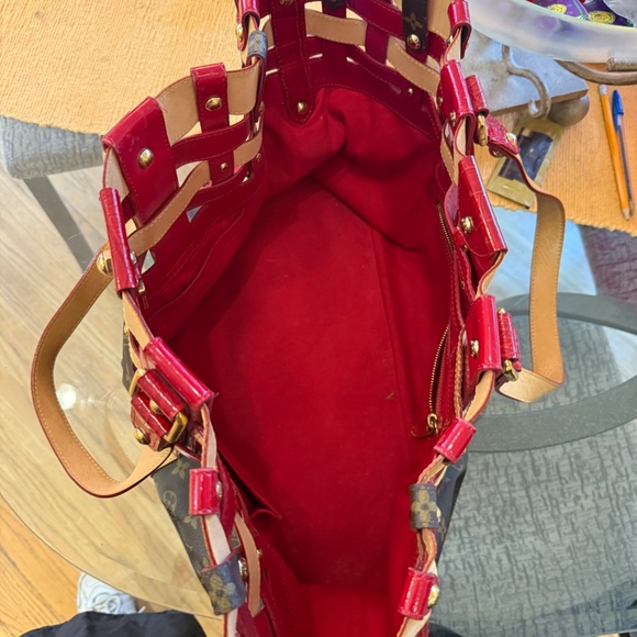 Luis Vuitton - Picture 7 of 7